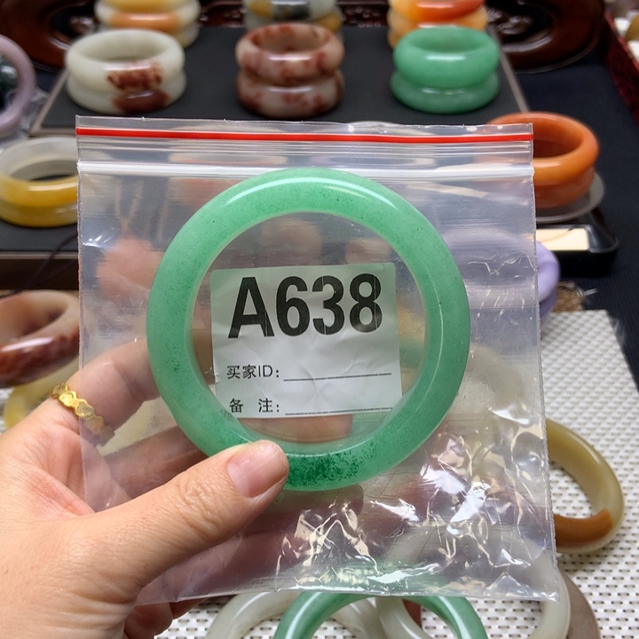 长***4石英质玉未镶嵌手镯