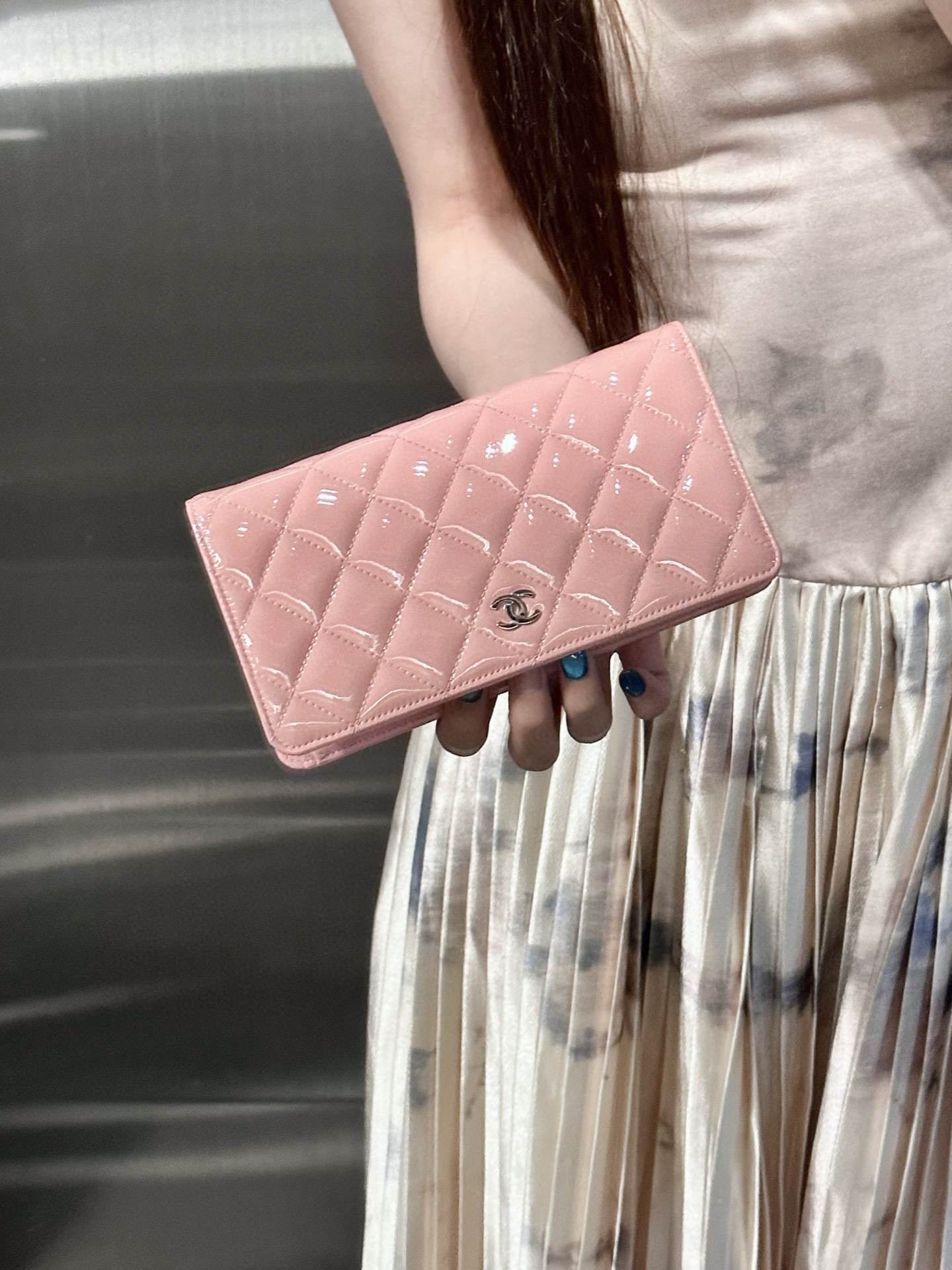 95新 Chanel/香奈儿 chanel 樱花粉漆皮对折钱包