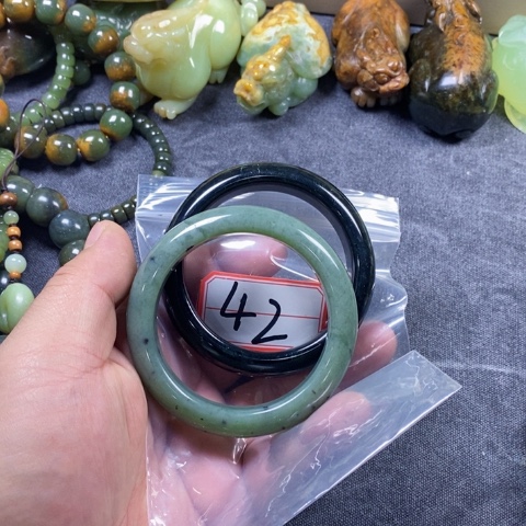 未镶嵌蛇纹石玉手链