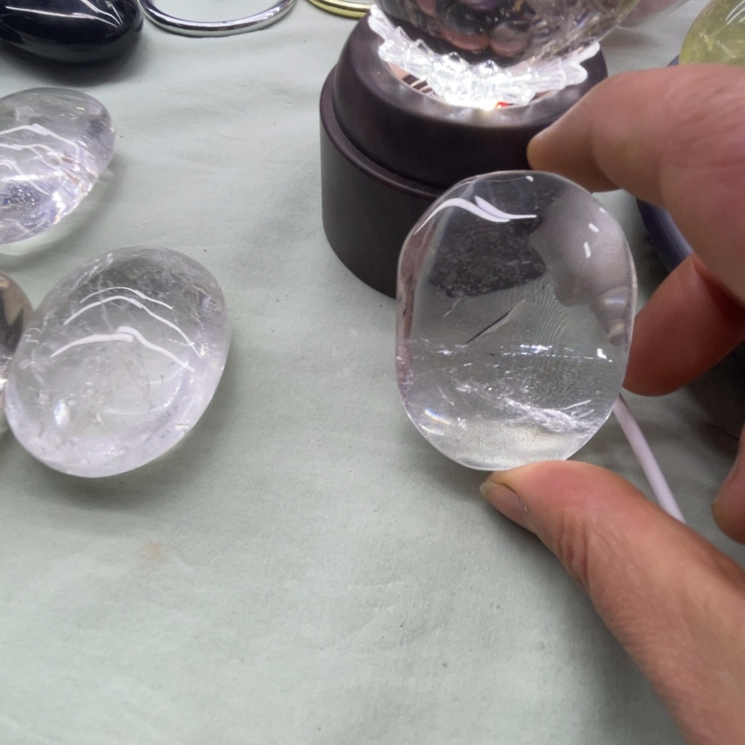 天然白水晶桌面摆件手把剑