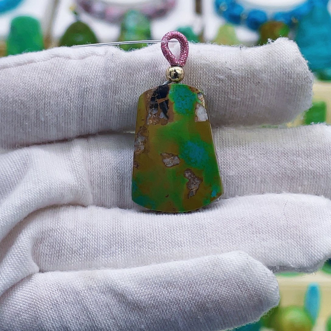 绿松石未镶嵌颈饰