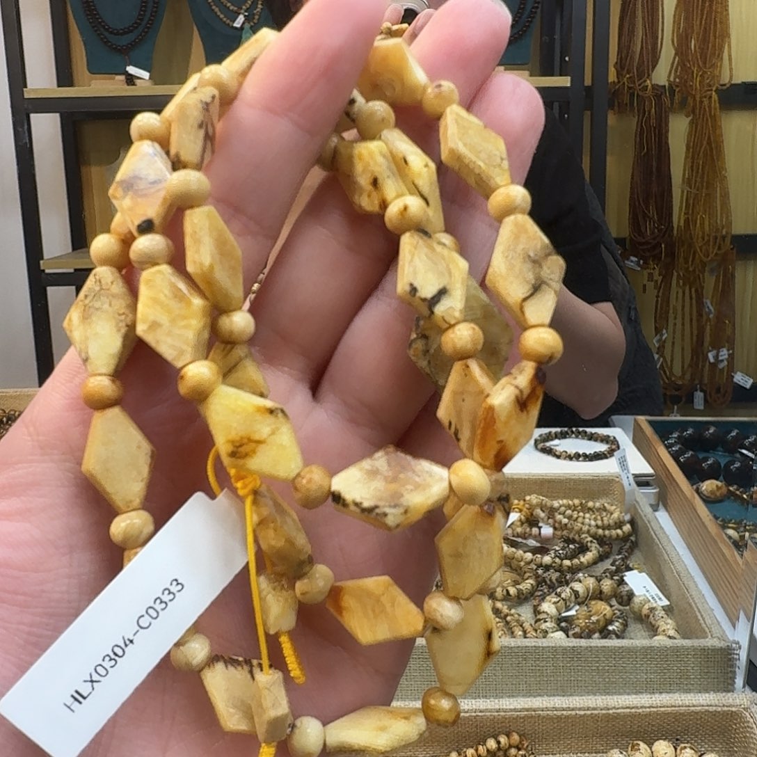 心***阳琥珀未镶嵌裸石抚顺琥珀棱形项链