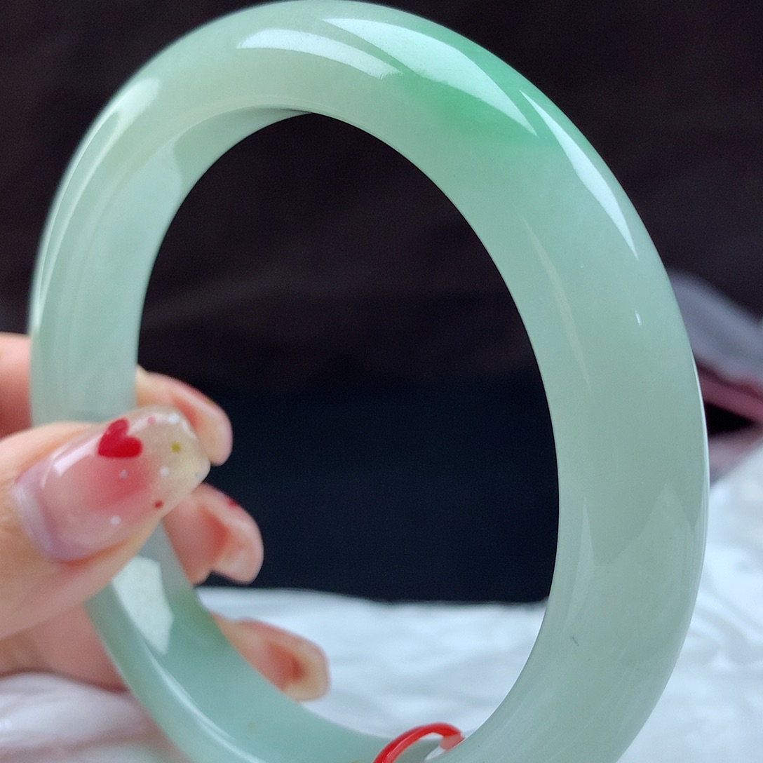 翡翠手镯未镶嵌?**?63-64圈432902，