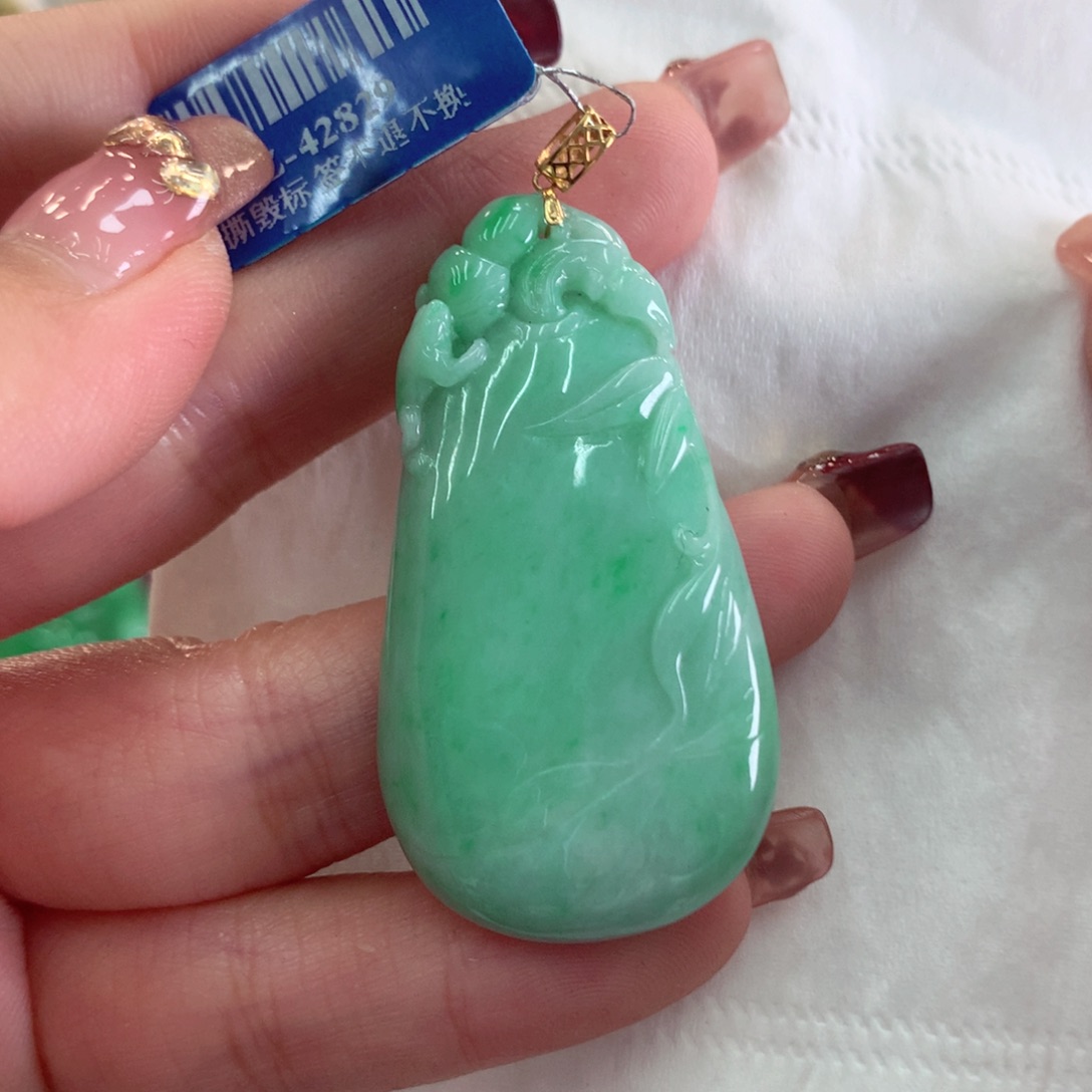 翡翠吊坠(不含链)18K金镶嵌