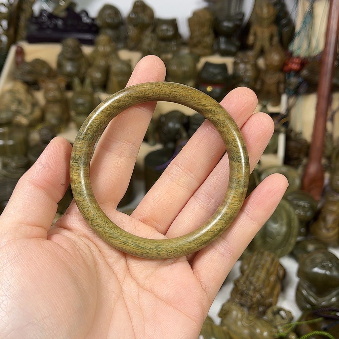 维腊木（绿檀）石**豆手镯