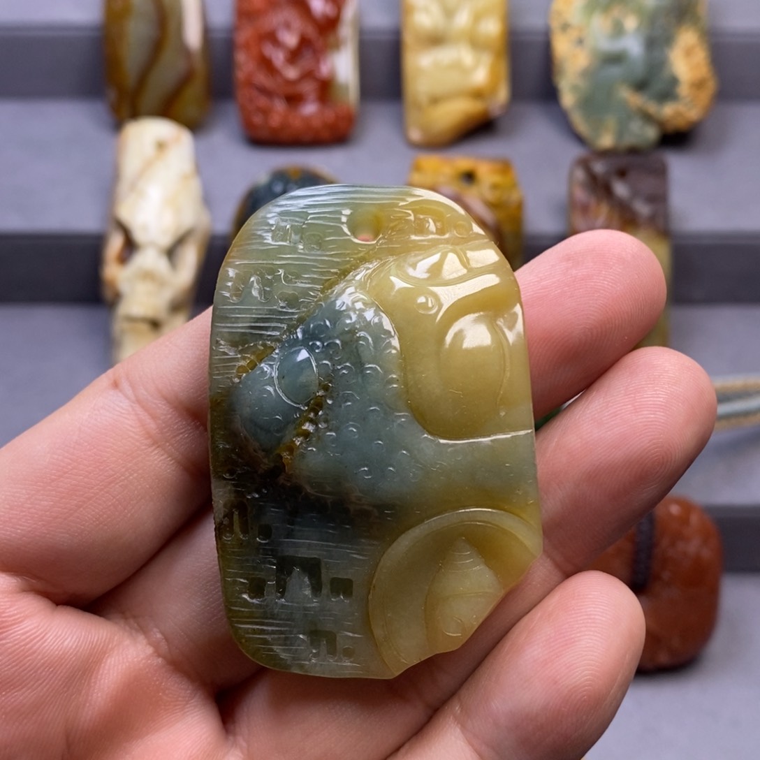 岫玉颈饰未镶嵌挂件