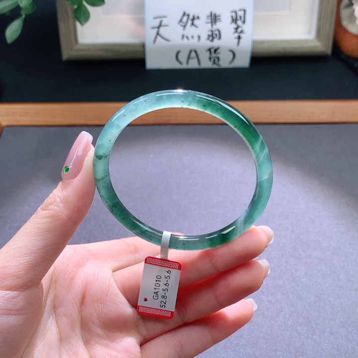 翡翠手镯未镶嵌天然翡翠手镯