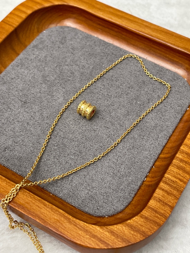 F104080足金999迷你小蛮腰（带合金链子）水贝黄金