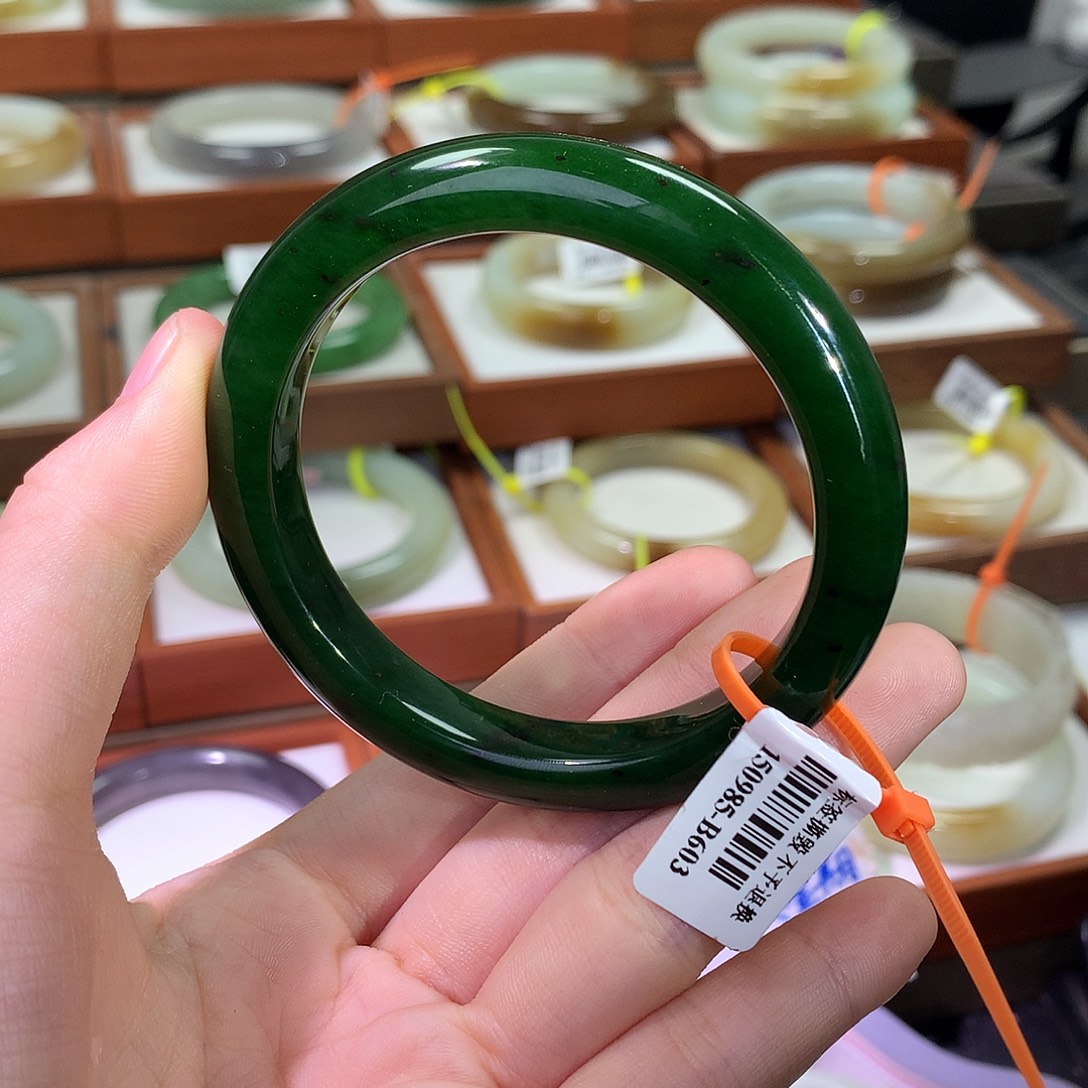 和田玉未镶嵌手镯31 菠菜绿 红皮57