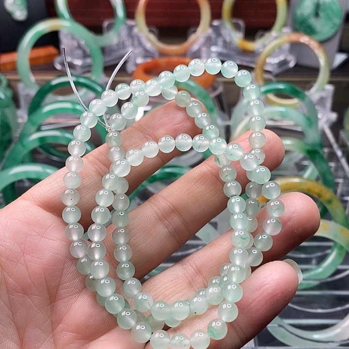 石英质玉颈饰未镶嵌