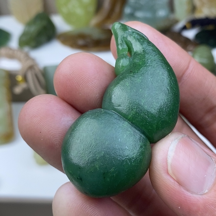 钦****和田玉（碧玉）未镶嵌颈饰