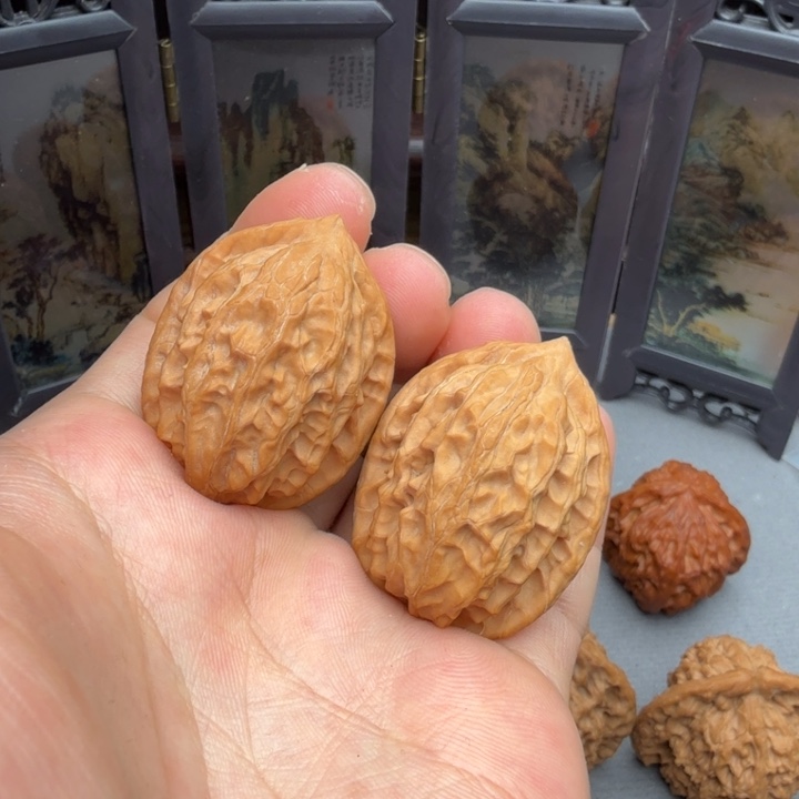 文玩核桃吊坠野核柳叶鸡心31