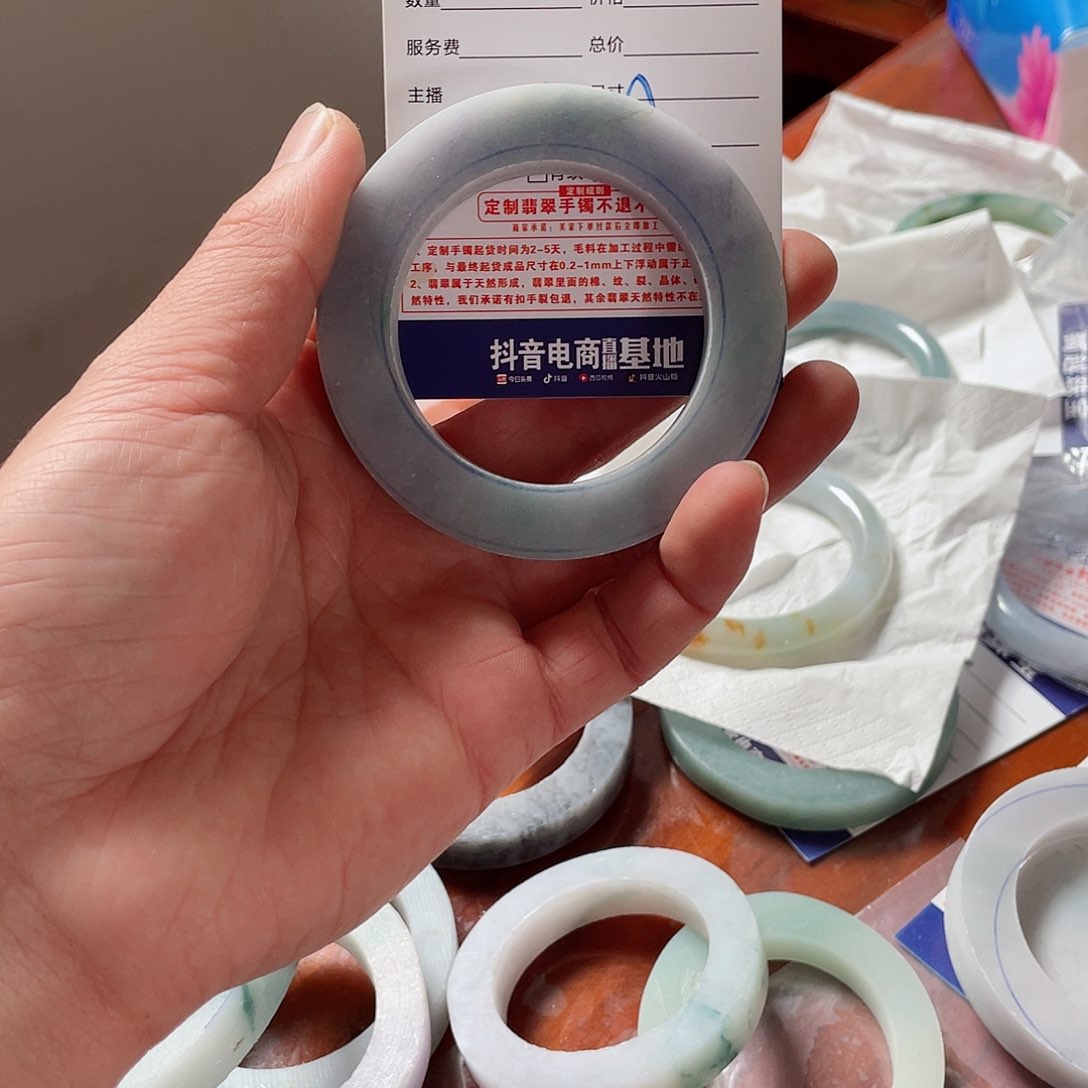 定制翡翠未镶嵌软****饼天然翡翠手镯