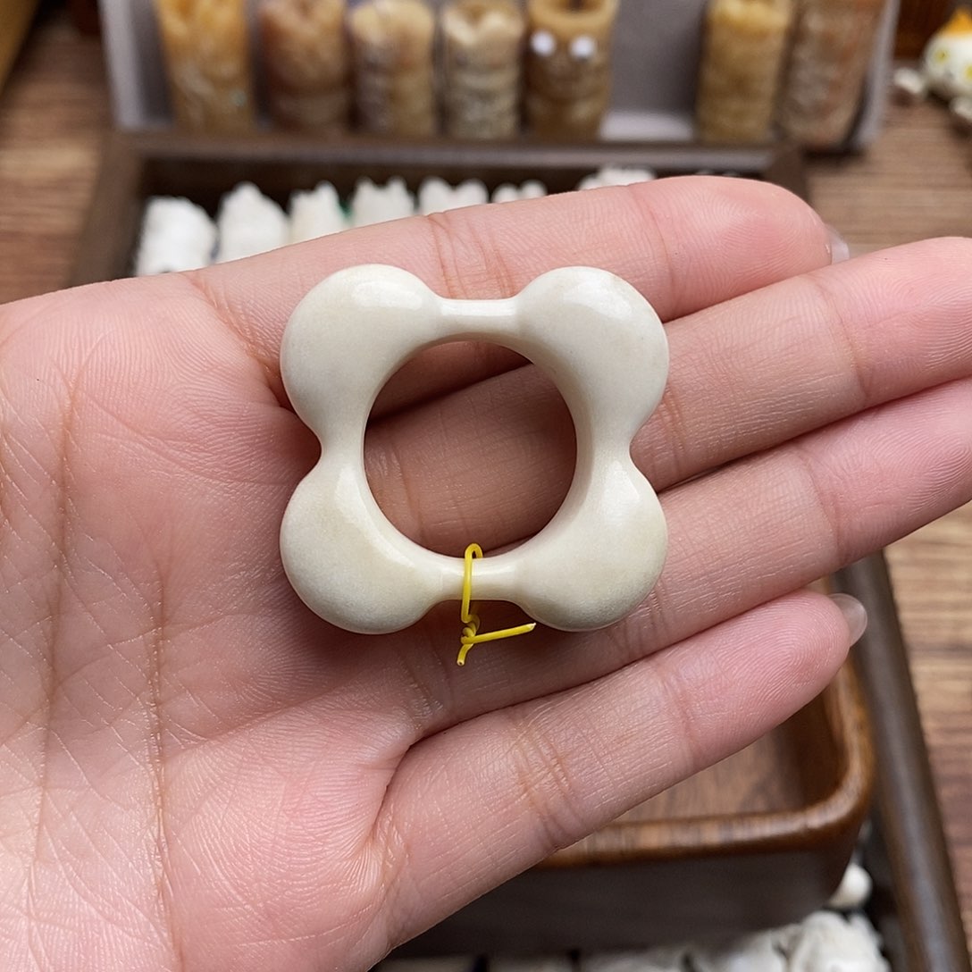 鹿骨把件c3四叶草指虎