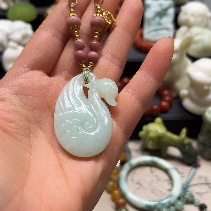 蛇纹石玉吊坠未镶嵌