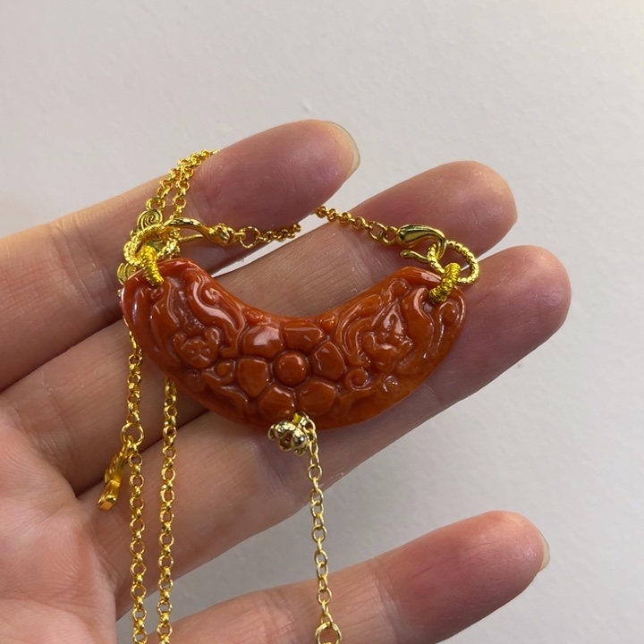 翡翠吊坠(赠链)未镶嵌