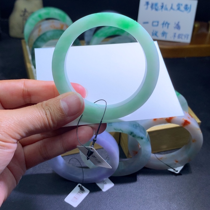 定制翡翠未镶嵌翡翠手镯