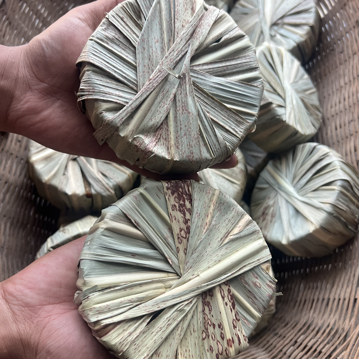 云南古法手工甘蔗熬制叶子老红糖