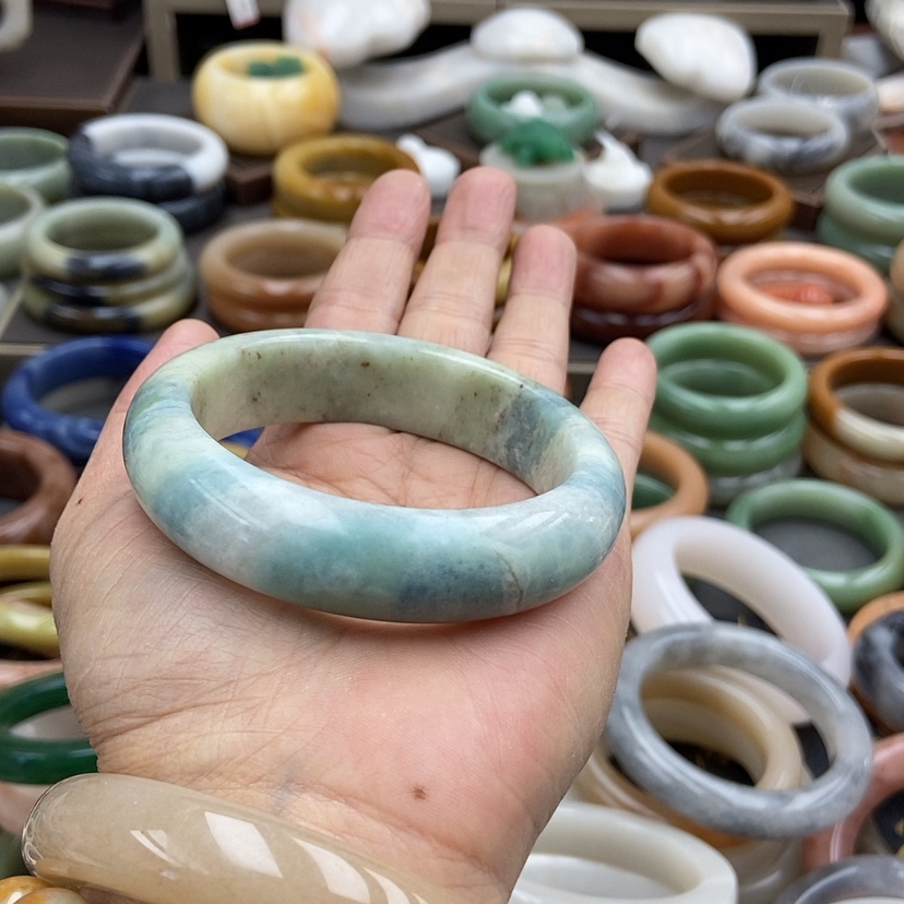 【闪购商品】石英质玉手镯59未镶嵌