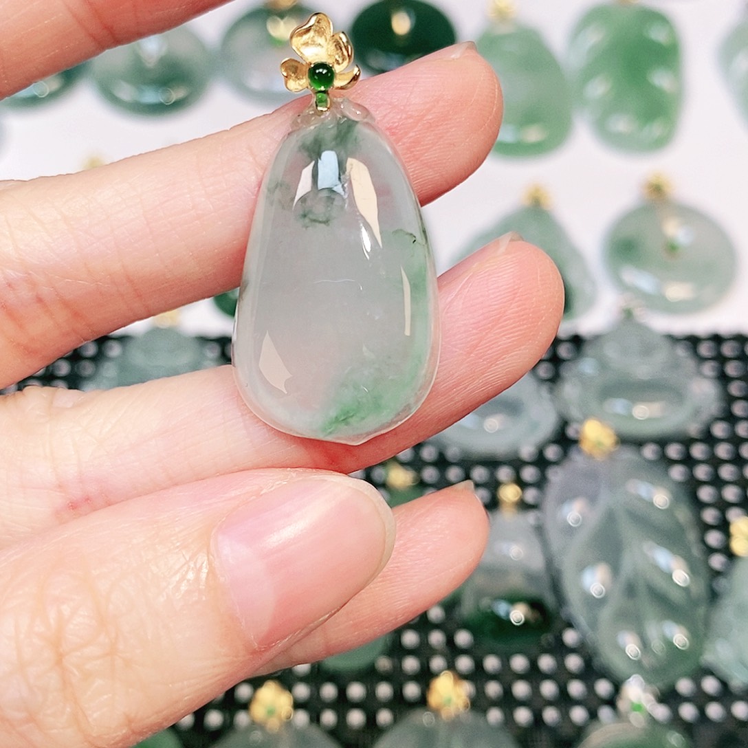 翡翠18K金镶嵌项链