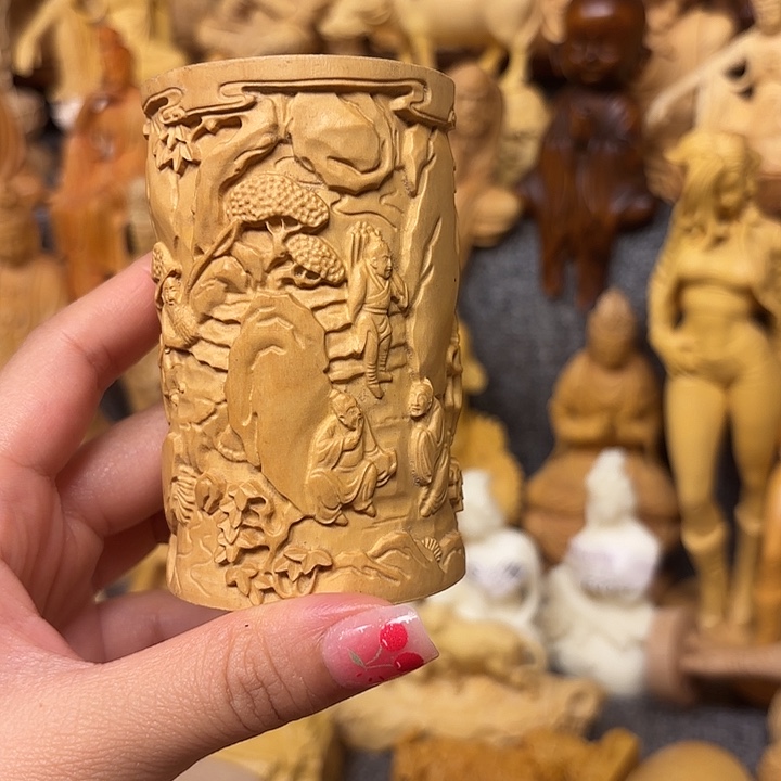 黄杨木黄杨木小叶瑕疵笔筒