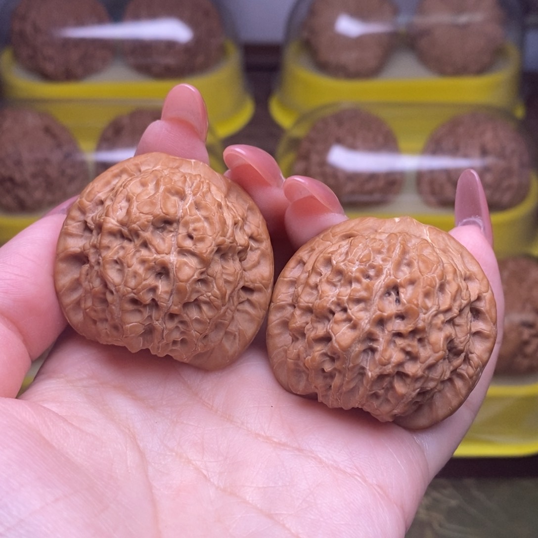 文玩核桃吊坠修尖39尺血麒麟精品