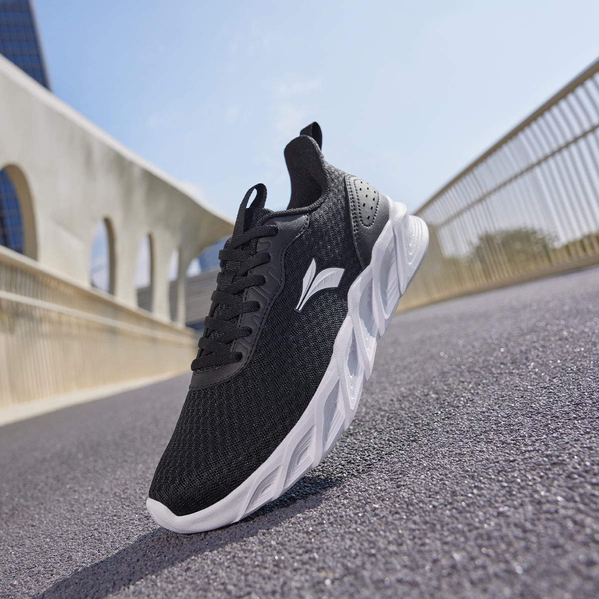 女鞋运动鞋2025夏季新款跑步鞋休闲透气网面轻便百搭旅游鞋