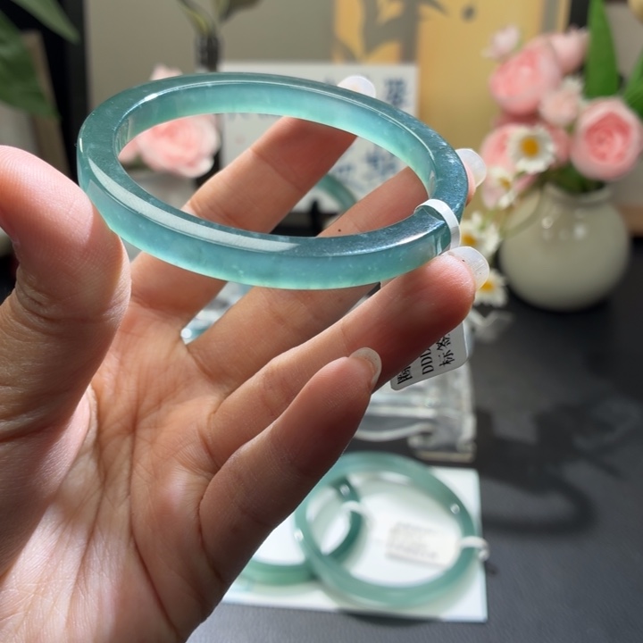 翡翠未镶嵌手镯天青色方条