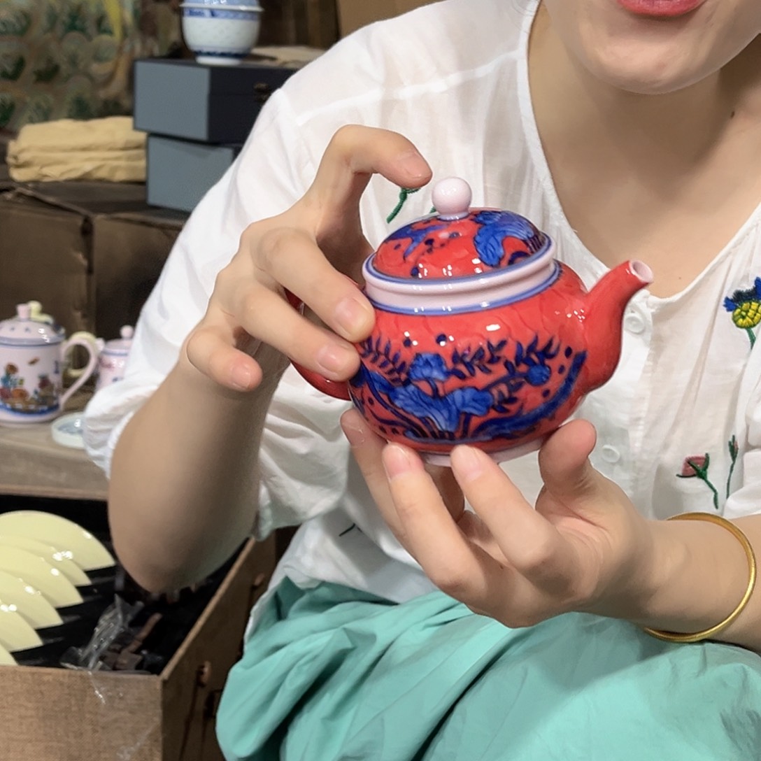 摆件//////景德镇陶瓷瓷器。红。