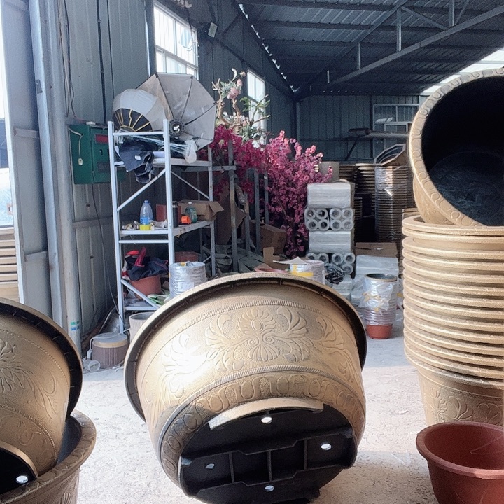 圆78一个有孔金色的