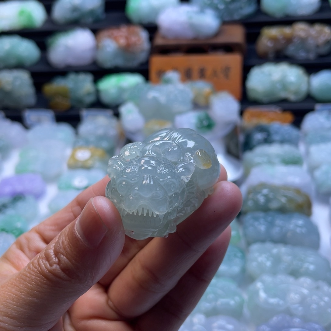 翡翠颈饰未镶嵌貔貅