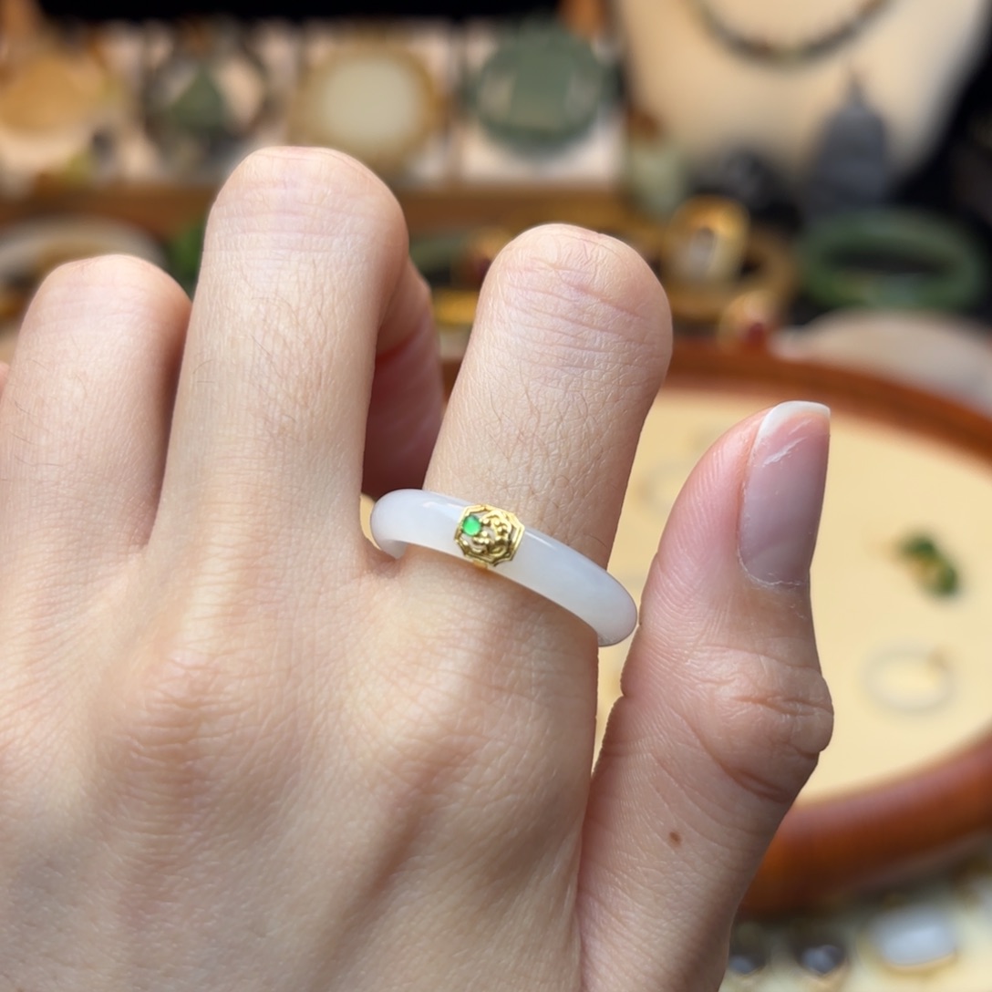 和田玉戒指18K金镶嵌