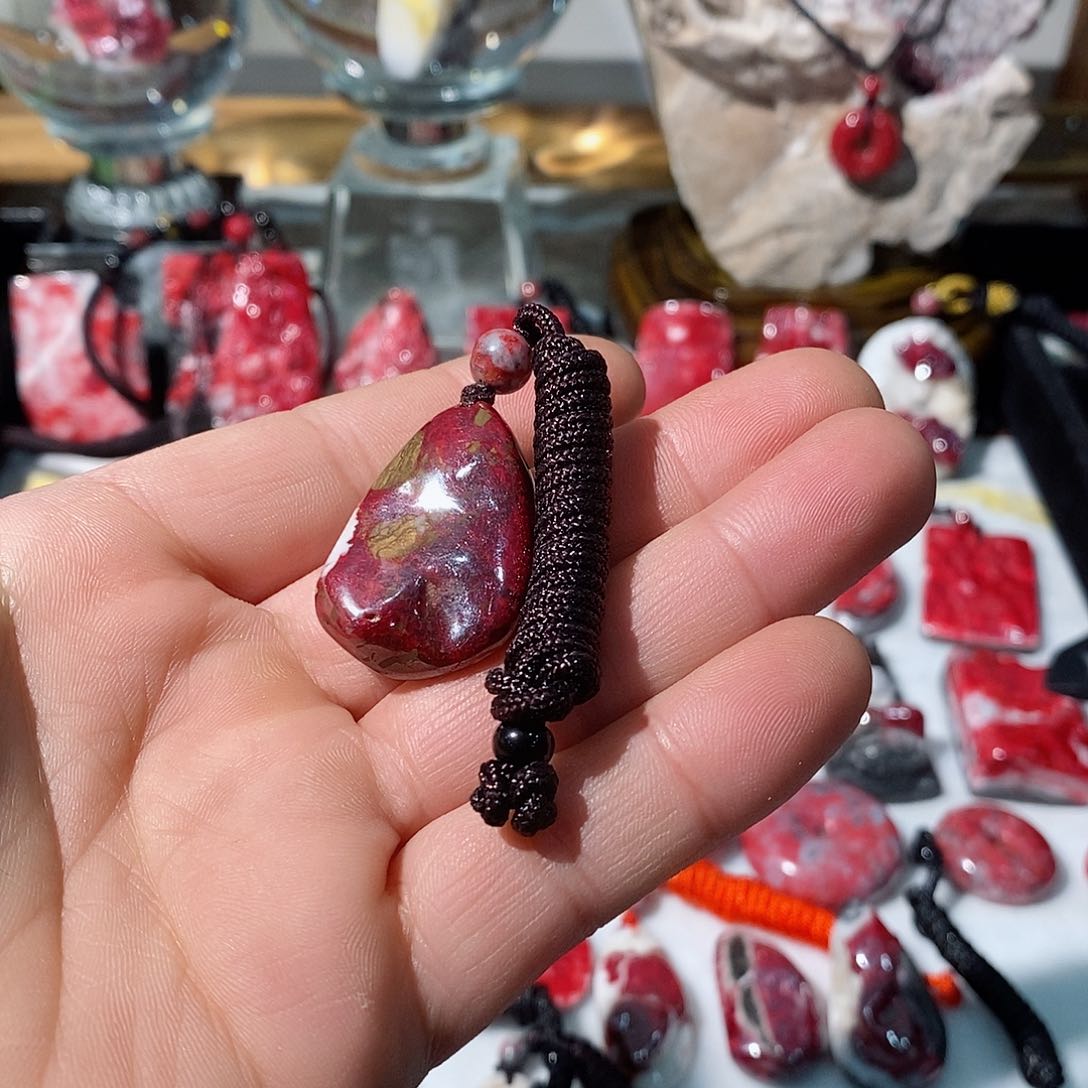 天然辰砂原矿吊坠