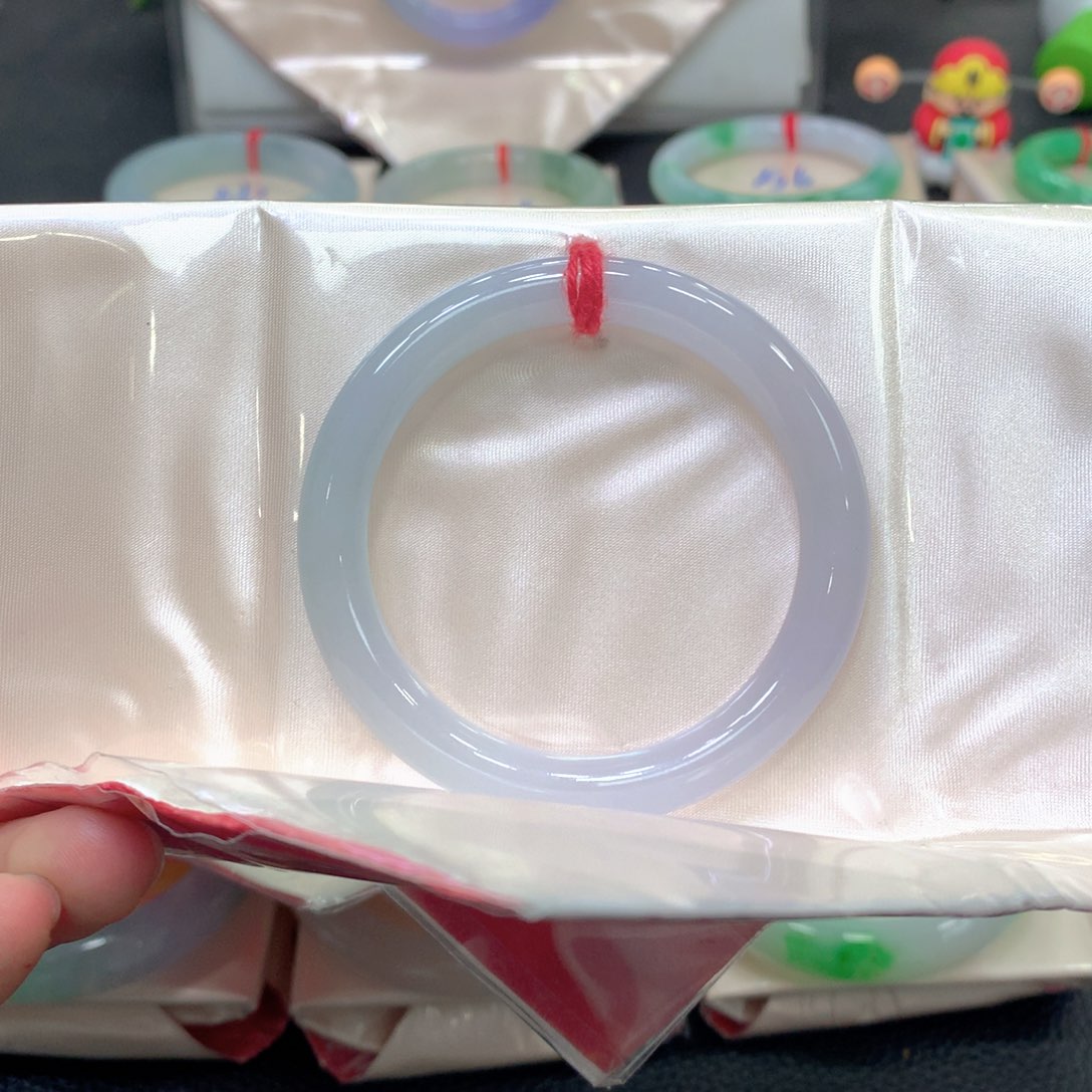 蟹***哦翡翠未镶嵌手镯50圆