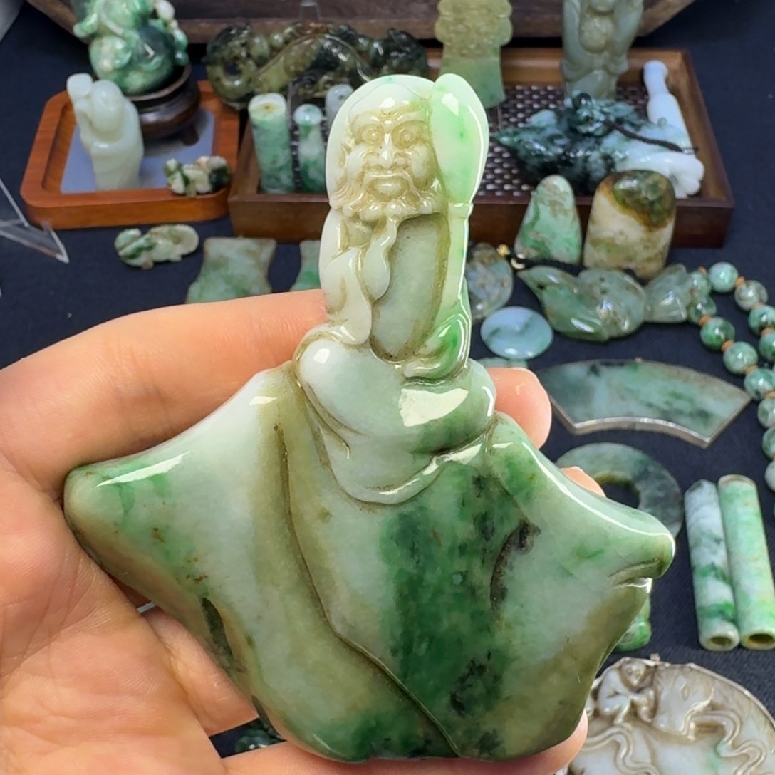 翡翠颈饰未镶嵌翡翠颈饰未镶嵌..