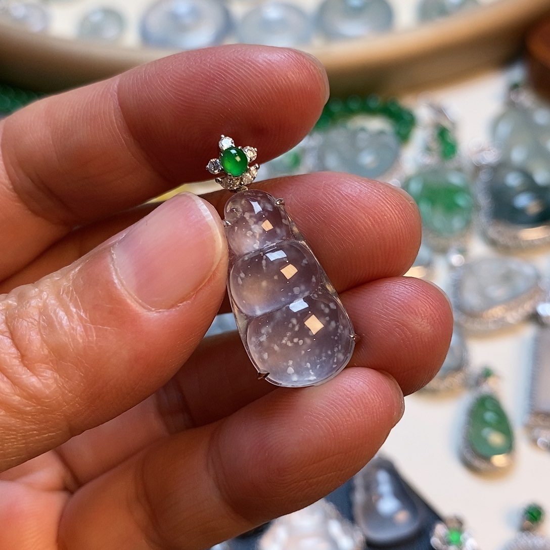 翡翠颈饰18K金镶嵌福豆