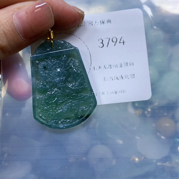 翡翠颈饰未镶嵌翡翠