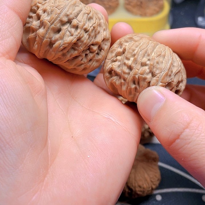 文玩核桃吊坠E****?磨盘狮子头