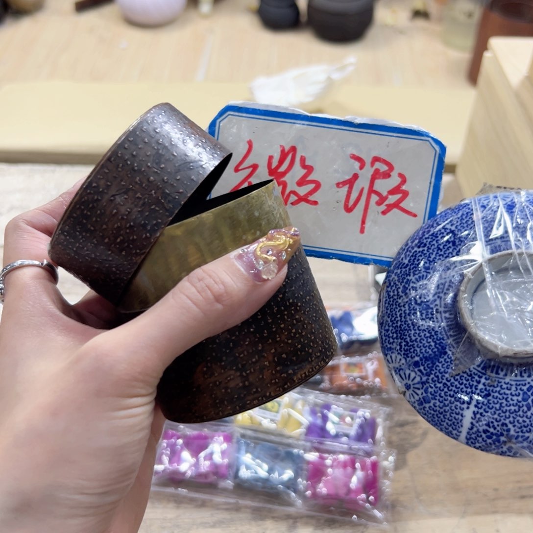 瓷片陶瓷和金属表面上产生