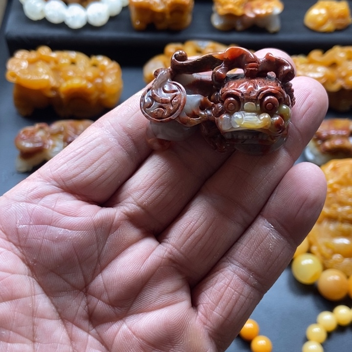 石英质玉（黄龙玉）未镶嵌颈饰