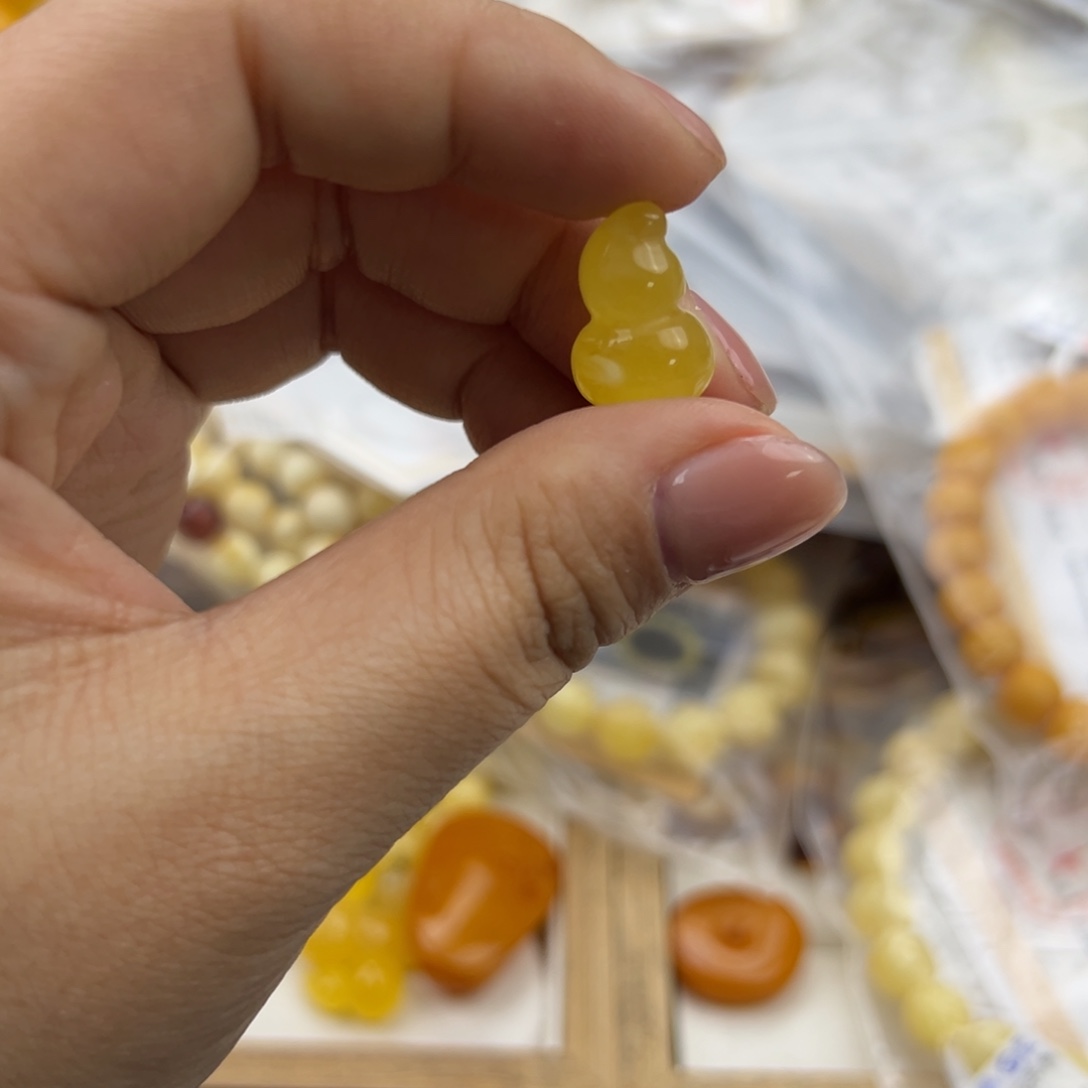 琥珀珠宝奇石未镶嵌