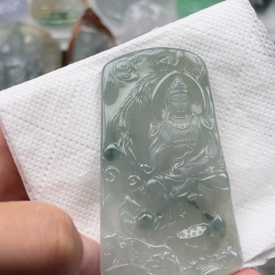 翡翠未镶嵌颈饰观音