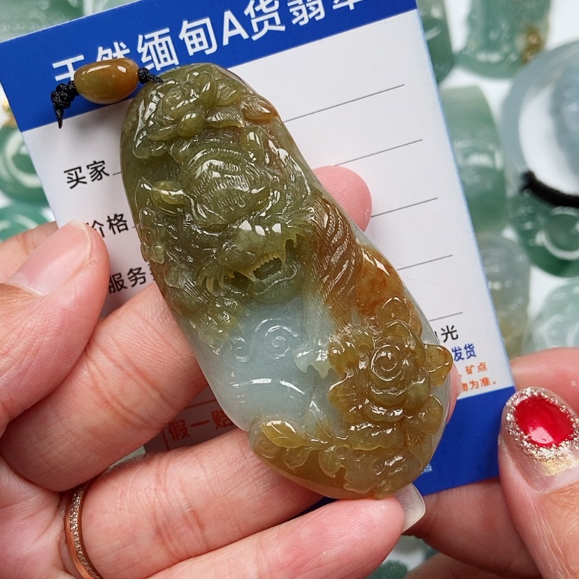 【闪购商品】翡翠颈饰未镶嵌虎牌