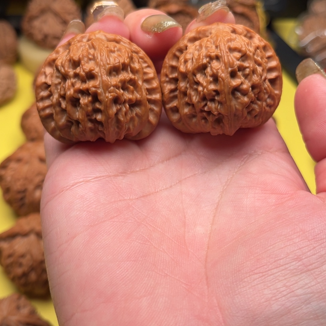 吊坠桃核40白狮子文玩核桃