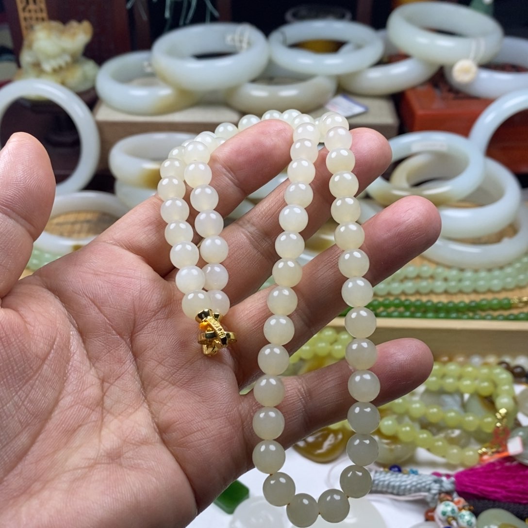 和田玉（糖玉）颈饰未镶嵌