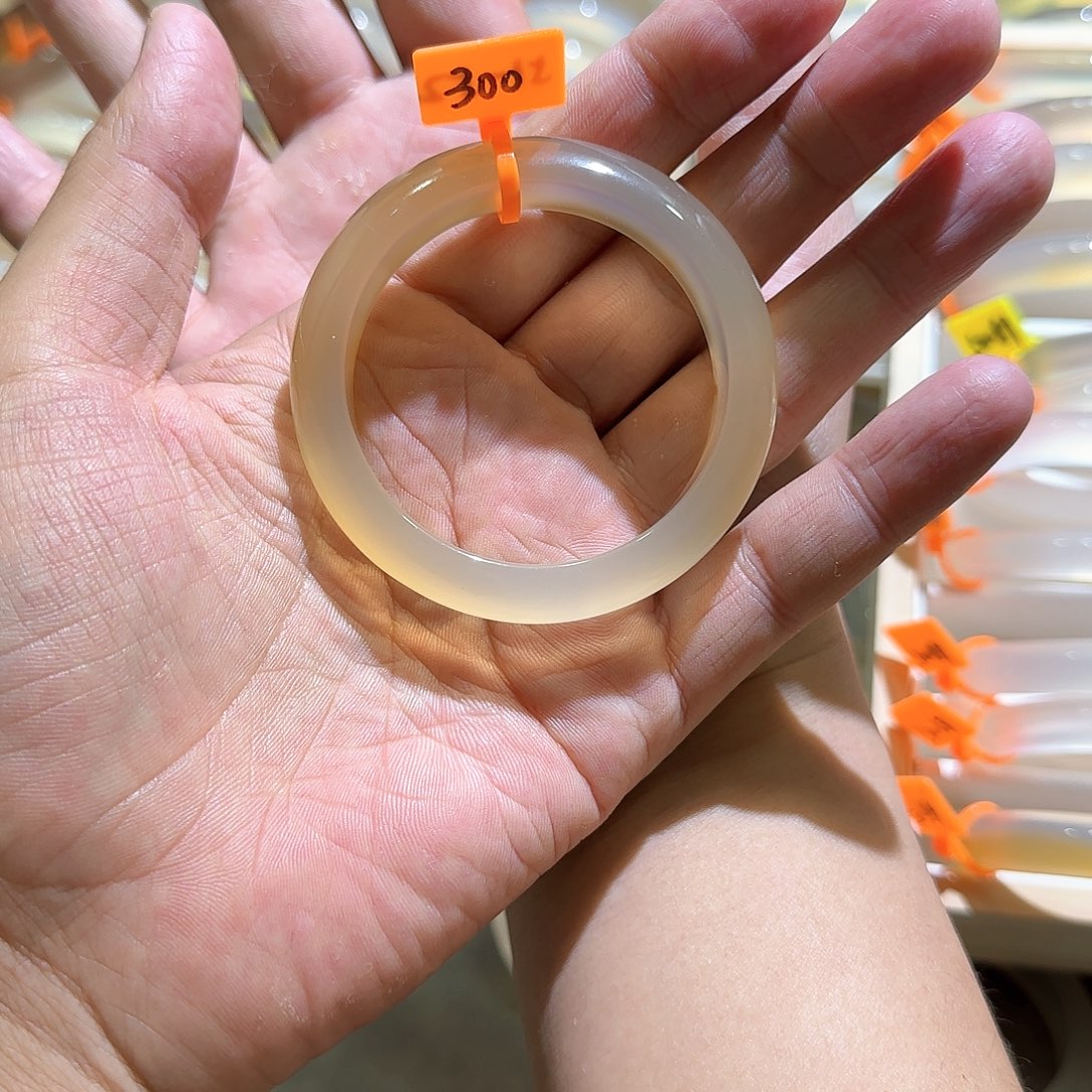 玛瑙/玉髓手镯未镶嵌小**亭