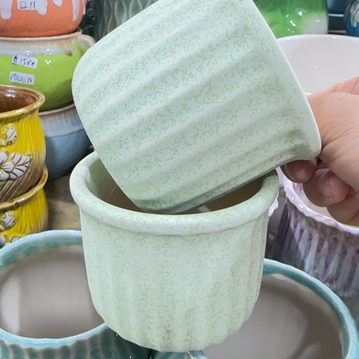 凑9块包邮，有孔，陶瓷花盆