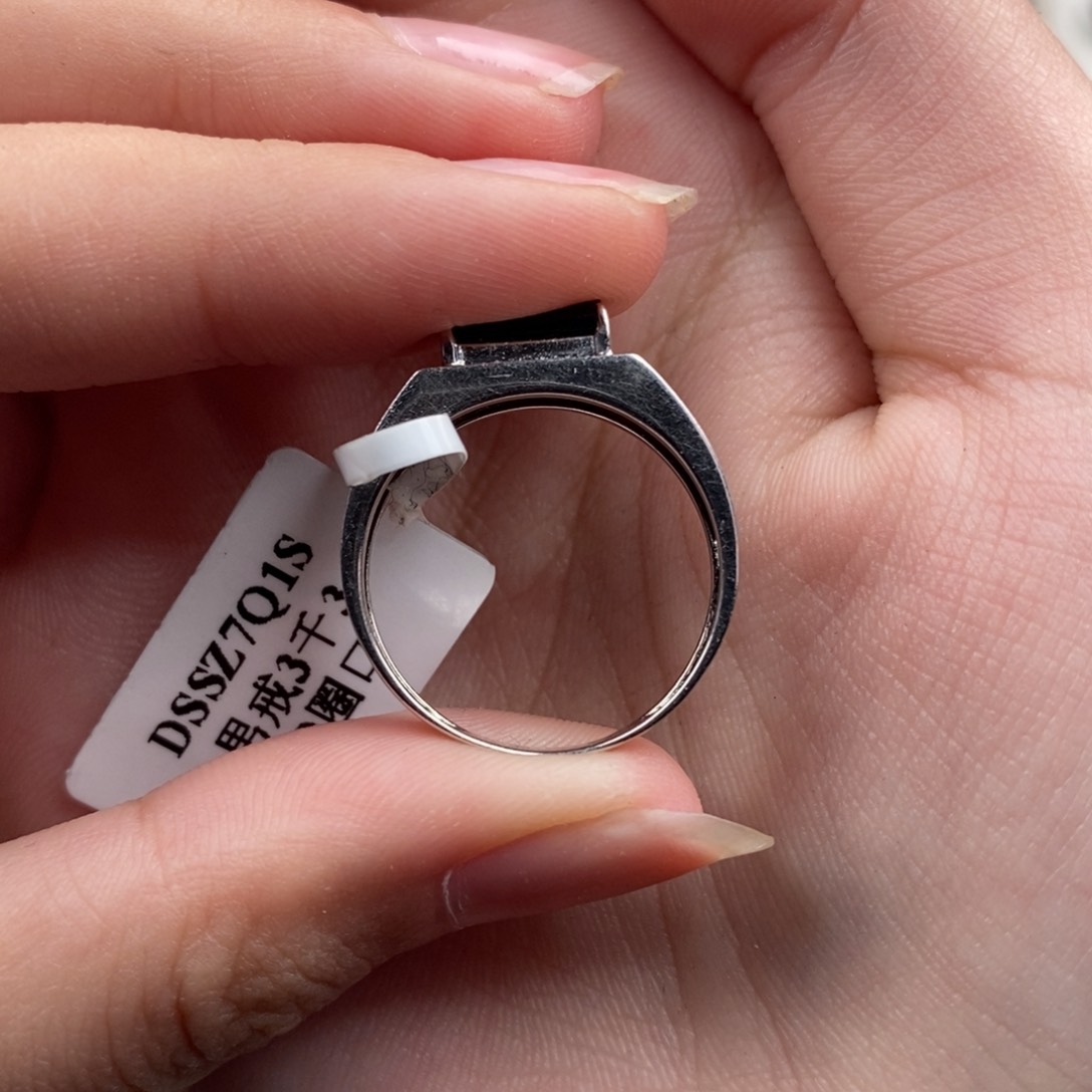 【闪购商品】翡翠颈饰未镶嵌潘*?戒指