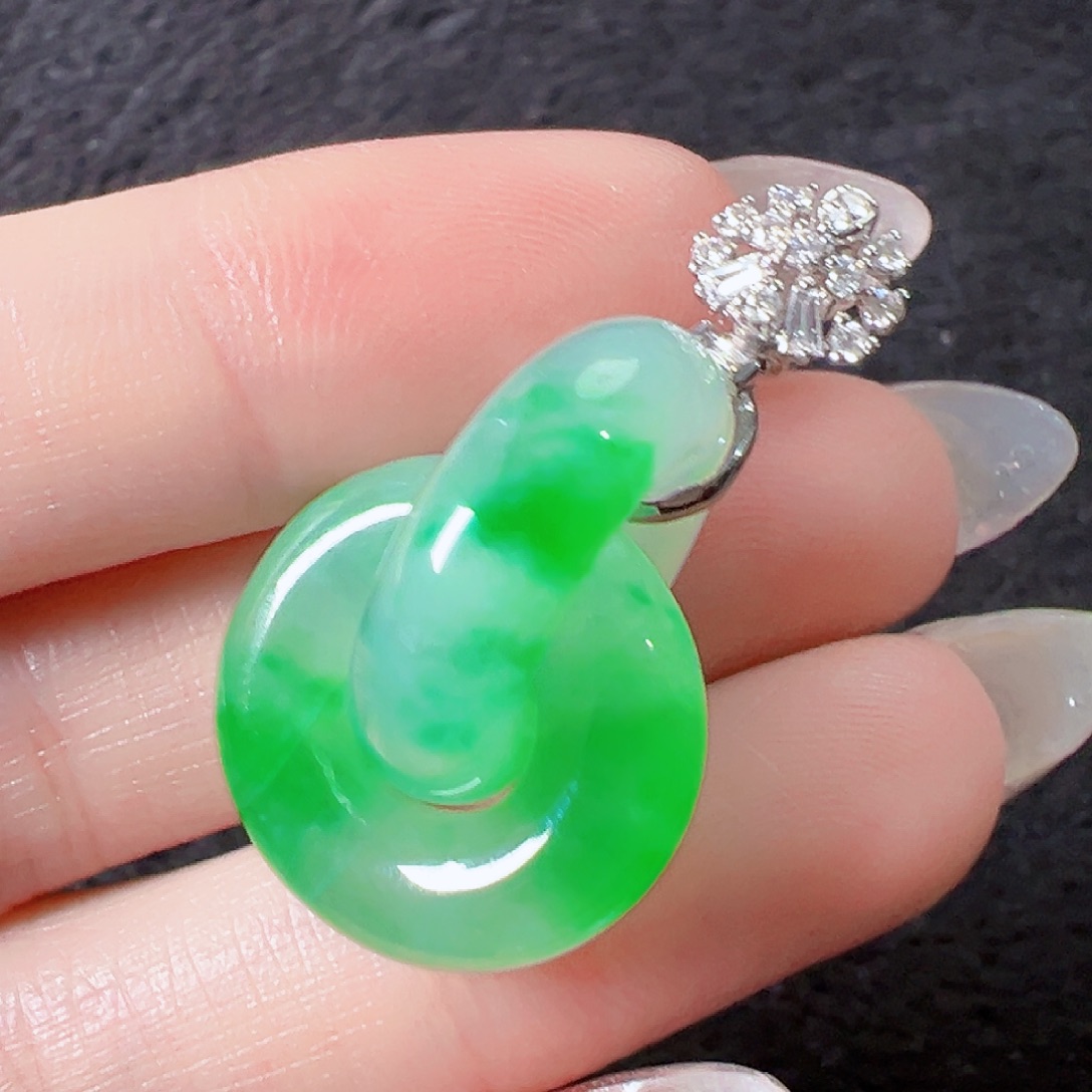 翡翠18K金镶嵌颈饰签收后24小时鉴赏期，过时不退