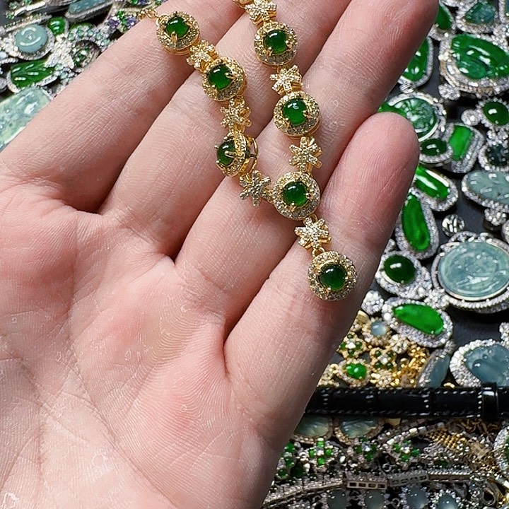 翡翠颈饰未镶嵌天然A货翡翠放漏